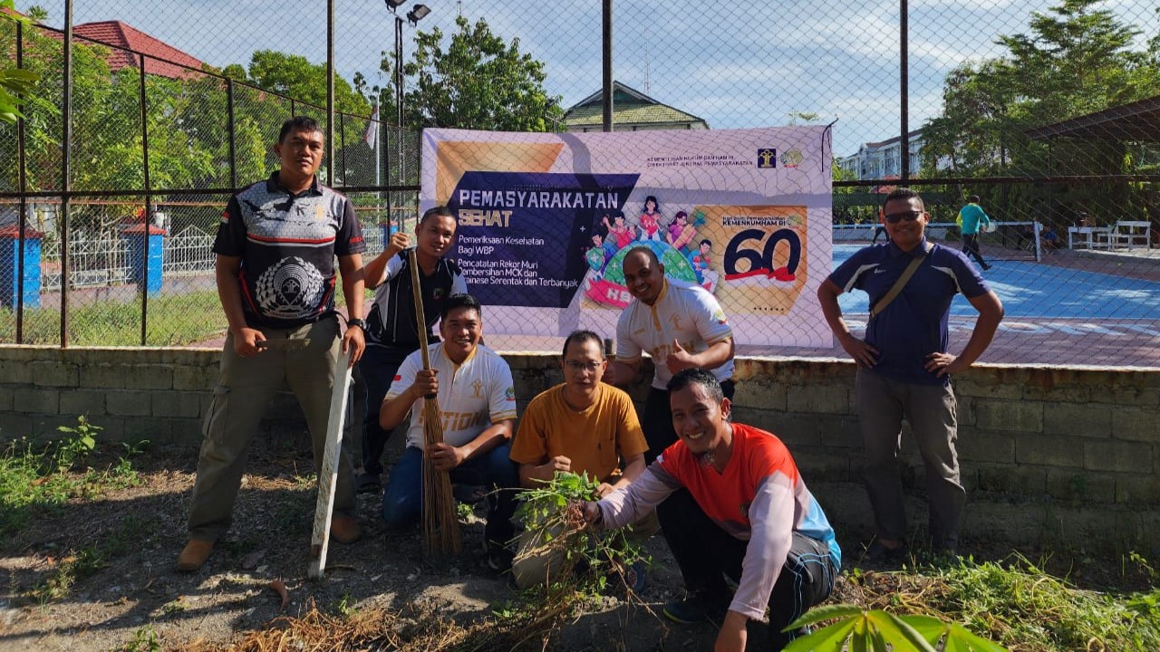 Memperingati HBP Ke-60, Bapas Gorontalo Gelar Kegiatan Pemasyarakatan Sehat Melalui Pembersihan Lingkungan Kantor